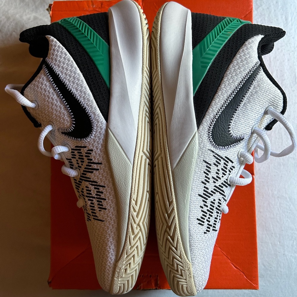 Kyrie Flytrap II *BRAND NEW NEVER BEEN WORN